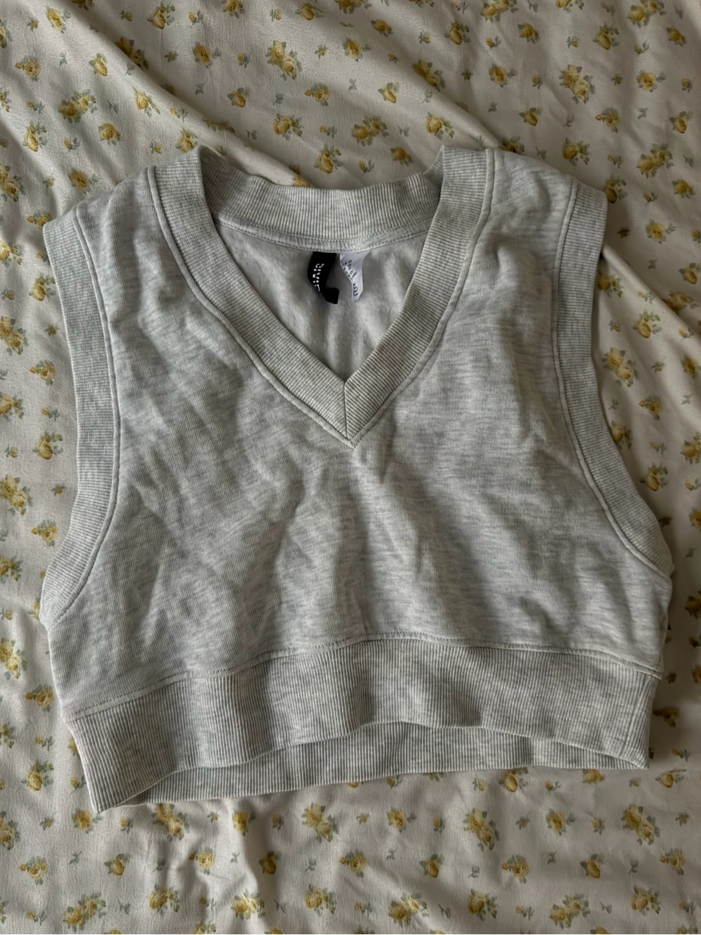 H&M Light Gray V-Neck Cropped Sweat Vest